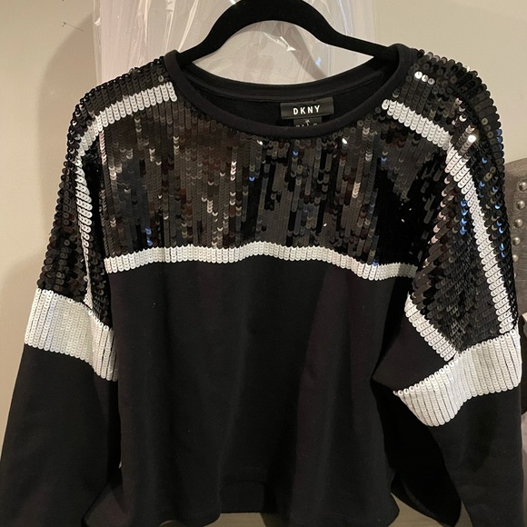 WOMENS DKNY SWEATER . Worn once. - Picture 2 of 5